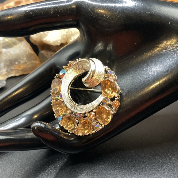 Vintage Lisner silvertone wave brooch - Picture 3 of 5